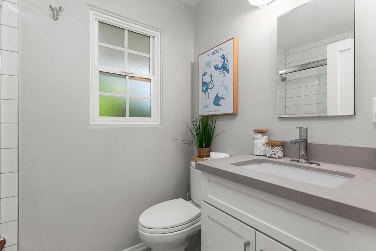 Apartment Bayfront 1-br With Stunning View Steps To The *